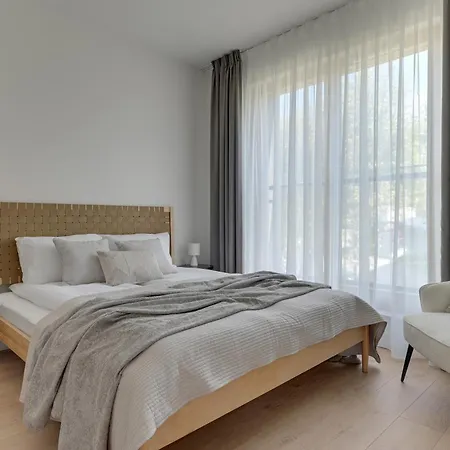 Supernova Comfort With Parking By Lion *