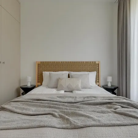 Supernova Comfort With Parking By Lion Daire *
